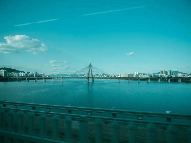 lee-soo-hyun-jfQ2W2yENGQ-unsplash.jpg